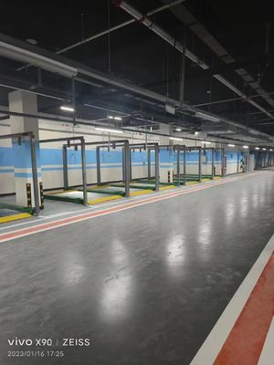 Sistema idraulico di parcheggio per auto
